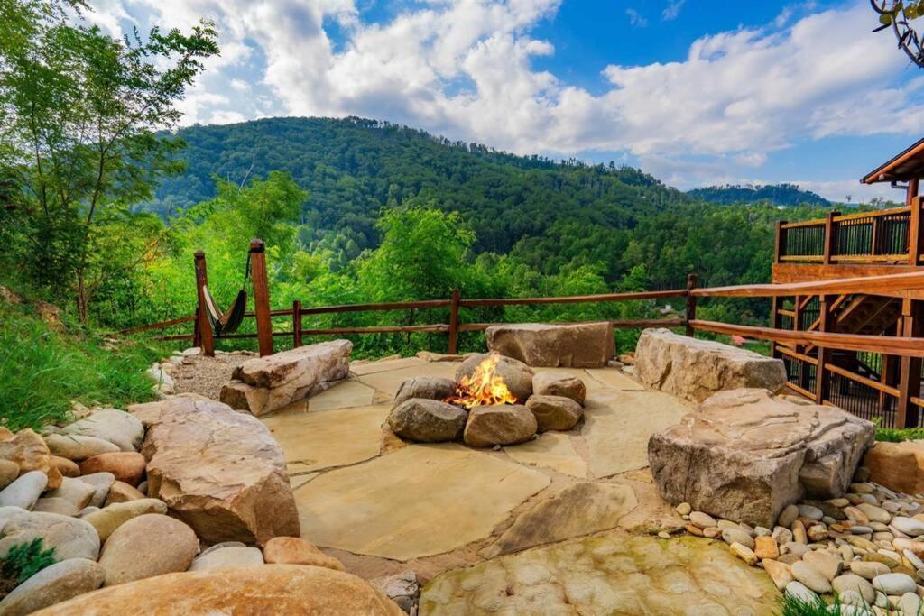 Roaring Fork Lodge Gatlinburg Exterior photo