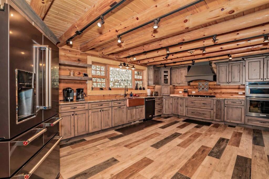 Roaring Fork Lodge Gatlinburg Exterior photo
